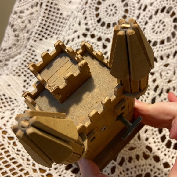 Vintage Camelot Castle Music Box - Picture 6 of 17